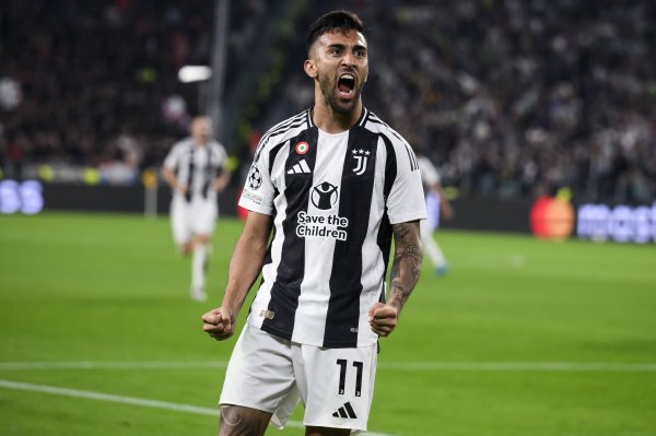 Phóng viên: Juventus cần tìm m