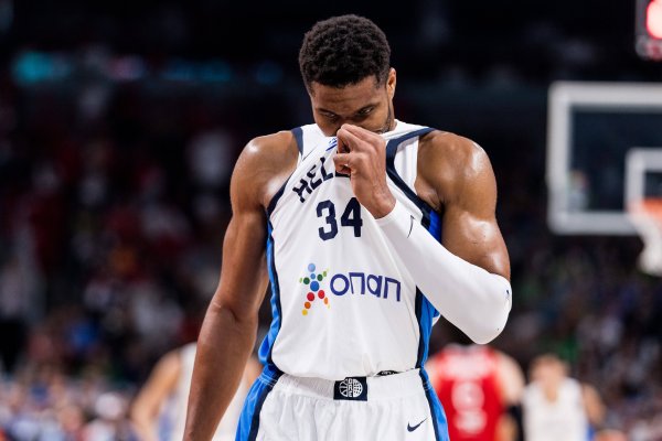 Shams: Giao dịch Giannis Antet