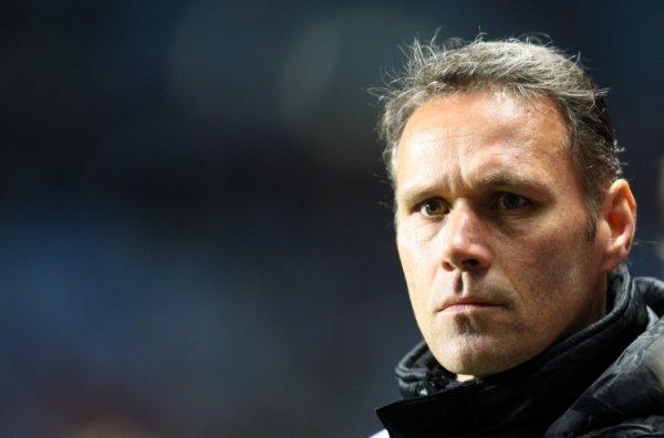 Van Basten chỉ trích các trận 